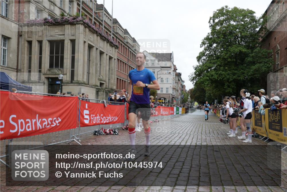 13.09.2026 - Kiel Lauf Yannick Fuchs http://msf.ph/oto/10445974 13.09.2026 12:16:21 Ziel 1555, 10976, 2562, 11267, 12309, 12683, 169, 7260, 9055, 2562, 10494 meine-sportfotos.de