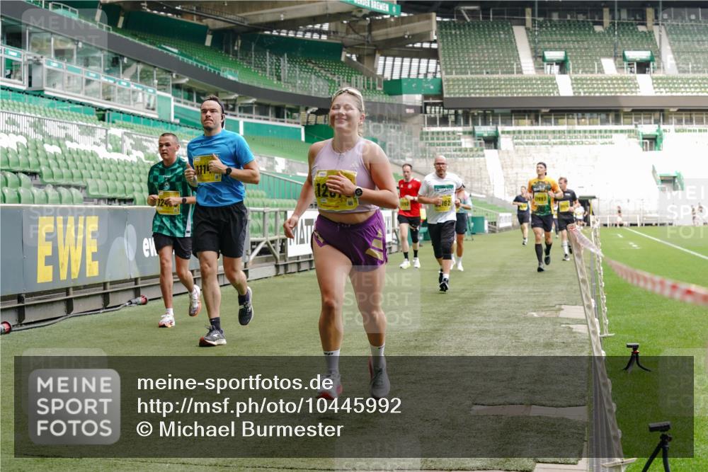 13.09.2026 - 21. swb-Marathon Bremen Michael Burmester http://msf.ph/oto/10445992 13.09.2026 10:29:24 Laufen im Stadion 10162, 10170, 10183, 10189, 10193, 10200, 10218, 10233, 10253, 10267, 10270, 10294, 10316, 10329, 10334, 10348, 10381, 10392, 10421, 10426, 10452, 10467, 10508, 10525, 10537, 10538, 10544, 10585, 10594, 10652, 10655, 10709, 10734, 10739, 10761, 10763, 10764, 10770, 10808, 10814, 10825, 10827, 10835, 10840, 10876, 10887, 10906, 10910, 10923, 10966, 10993, 11002, 11005, 11007, 11018, 11035, 11058, 11087, 11092, 11109, 11170 meine-sportfotos.de