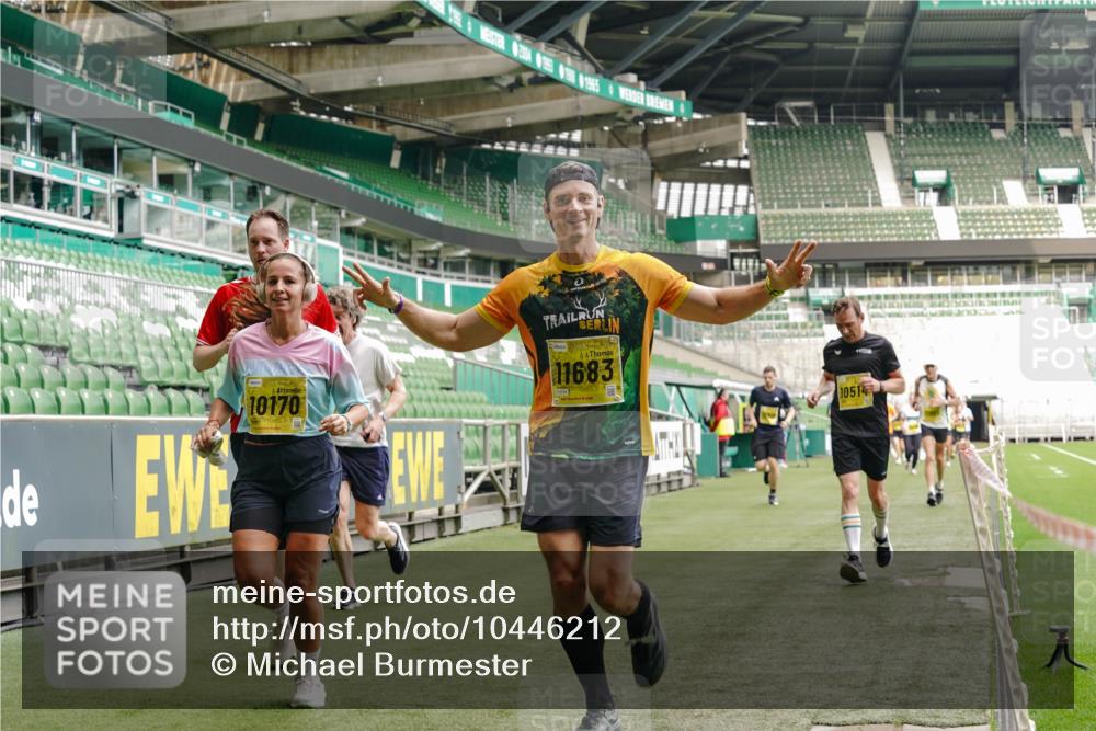13.09.2026 - 21. swb-Marathon Bremen Michael Burmester http://msf.ph/oto/10446212 13.09.2026 10:29:30 Laufen im Stadion 10162, 10170, 10183, 10193, 10200, 10218, 10233, 10253, 10267, 10270, 10294, 10316, 10329, 10334, 10348, 10381, 10392, 10421, 10426, 10452, 10467, 10525, 10537, 10538, 10544, 10585, 10641, 10652, 10655, 10709, 10734, 10739, 10761, 10763, 10764, 10770, 10780, 10808, 10814, 10825, 10827, 10835, 10840, 10876, 10887, 10906, 10910, 10923, 10966, 10993, 11002, 11005, 11007, 11018, 11035, 11058, 11087, 11092, 11109, 11170 meine-sportfotos.de