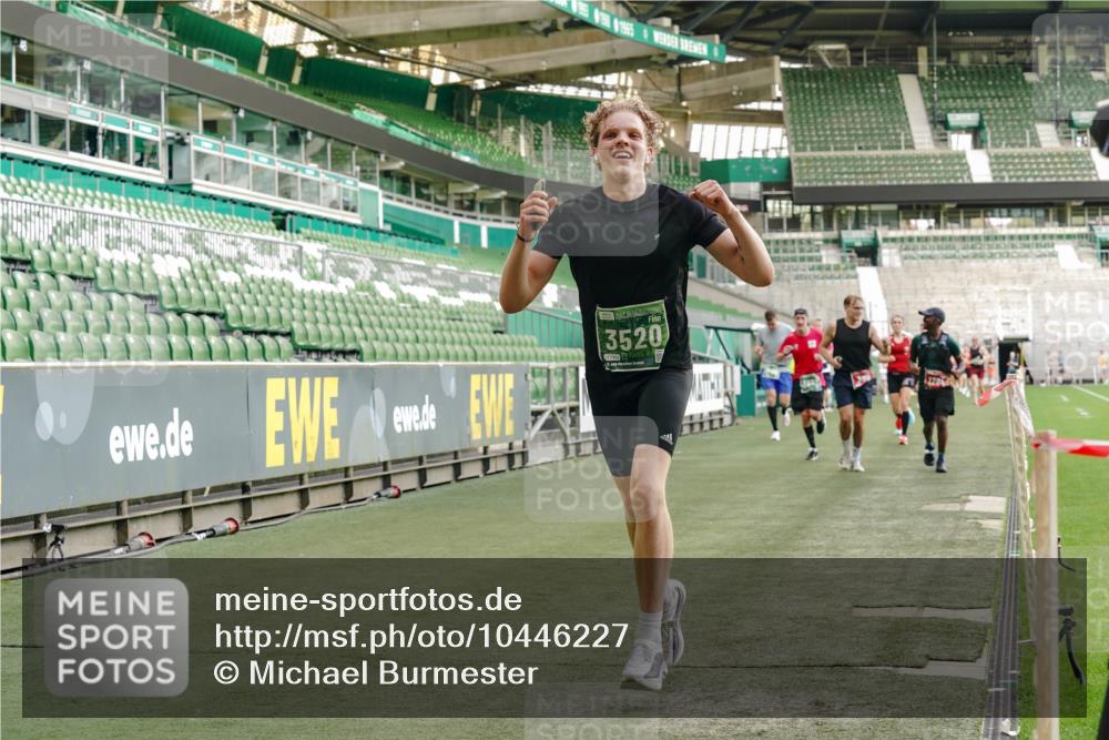 13.09.2026 - 21. swb-Marathon Bremen Michael Burmester http://msf.ph/oto/10446227 13.09.2026 12:46:27 Laufen im Stadion 195, 280, 474, 508, 538, 567, 604, 697, 788, 868, 1017, 1034, 1181, 1241, 1277, 1554, 1863, 2020, 2021, 2084, 2087, 2297, 2538, 2809, 2889, 3092, 3118, 3196, 3271, 3424, 3520, 3609, 4110, 4157, 4236, 4239, 4729, 4777, 4808, 5024, 5092, 5238, 5283, 5674, 5719, 5725, 6053, 6686, 6815, 6918, 7102, 7336, 7478, 7814, 7871, 8054, 8096, 8319, 8325, 8331, 8334, 8670, 8701, 8756, 8936, 8983, 9061, 9070, 9129, 9273, 9306, 9495, 9544, 9583, 9642, 9813, 13034, 439, 1667, 1850 meine-sportfotos.de