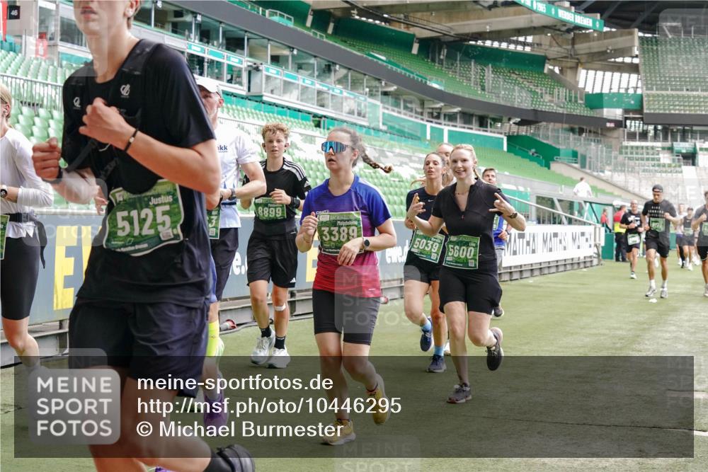 13.09.2026 - 21. swb-Marathon Bremen Michael Burmester http://msf.ph/oto/10446295 13.09.2026 13:08:11 Laufen im Stadion 132, 156, 489, 551, 607, 682, 716, 800, 808, 809, 834, 846, 884, 911, 922, 1025, 1124, 1173, 1189, 1210, 1285, 1289, 1322, 1364, 1369, 1387, 1395, 1398, 1532, 1559, 1600, 1688, 1831, 1841, 1854, 1871, 1899, 1926, 1938, 2003, 2041, 2070, 2090, 2215, 2219, 2229, 2283, 2318, 2366, 2380, 2405, 2413, 2440, 2467, 2492, 2565, 2611, 2635, 2692, 2699, 2721, 2727, 2731, 2755, 2782, 2802, 2818, 2823, 2831, 2841, 2866, 2897, 2911, 2930, 2949, 2960 meine-sportfotos.de