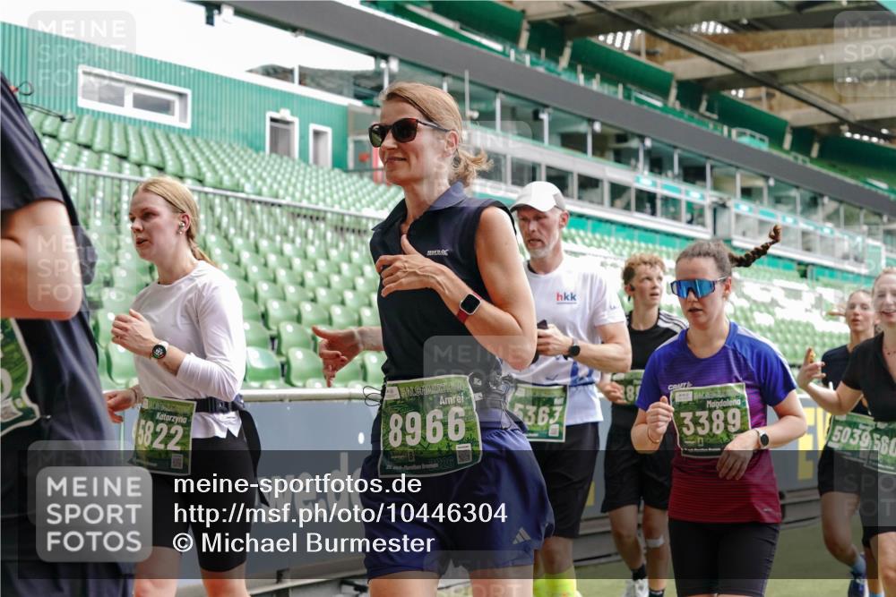 13.09.2026 - 21. swb-Marathon Bremen Michael Burmester http://msf.ph/oto/10446304 13.09.2026 13:08:12 Laufen im Stadion 132, 156, 489, 551, 607, 682, 716, 800, 808, 809, 834, 846, 884, 911, 922, 1025, 1124, 1173, 1189, 1210, 1285, 1289, 1322, 1364, 1369, 1387, 1395, 1398, 1532, 1559, 1600, 1688, 1831, 1841, 1854, 1871, 1899, 1926, 1938, 2003, 2041, 2070, 2090, 2215, 2219, 2229, 2283, 2318, 2366, 2380, 2405, 2413, 2440, 2467, 2492, 2565, 2611, 2635, 2692, 2699, 2721, 2727, 2731, 2755, 2782, 2802, 2818, 2823, 2831, 2841, 2866, 2897, 2911, 2930, 2949, 2960 meine-sportfotos.de