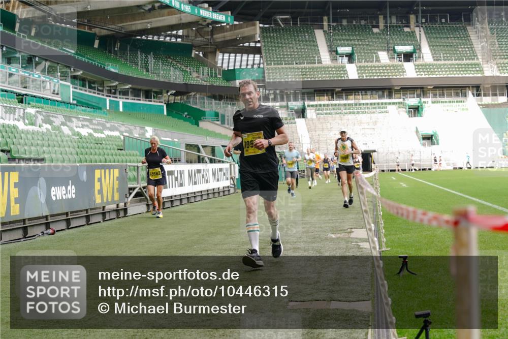 13.09.2026 - 21. swb-Marathon Bremen Michael Burmester http://msf.ph/oto/10446315 13.09.2026 10:29:31 Laufen im Stadion 10162, 10170, 10183, 10193, 10200, 10218, 10233, 10253, 10267, 10270, 10294, 10316, 10329, 10334, 10348, 10381, 10392, 10421, 10426, 10452, 10467, 10525, 10537, 10538, 10544, 10585, 10641, 10652, 10655, 10709, 10734, 10739, 10761, 10763, 10764, 10770, 10780, 10808, 10814, 10825, 10827, 10835, 10837, 10840, 10876, 10887, 10906, 10910, 10923, 10966, 10993, 11002, 11005, 11007, 11018, 11035, 11058, 11087, 11092, 11109, 11170 meine-sportfotos.de