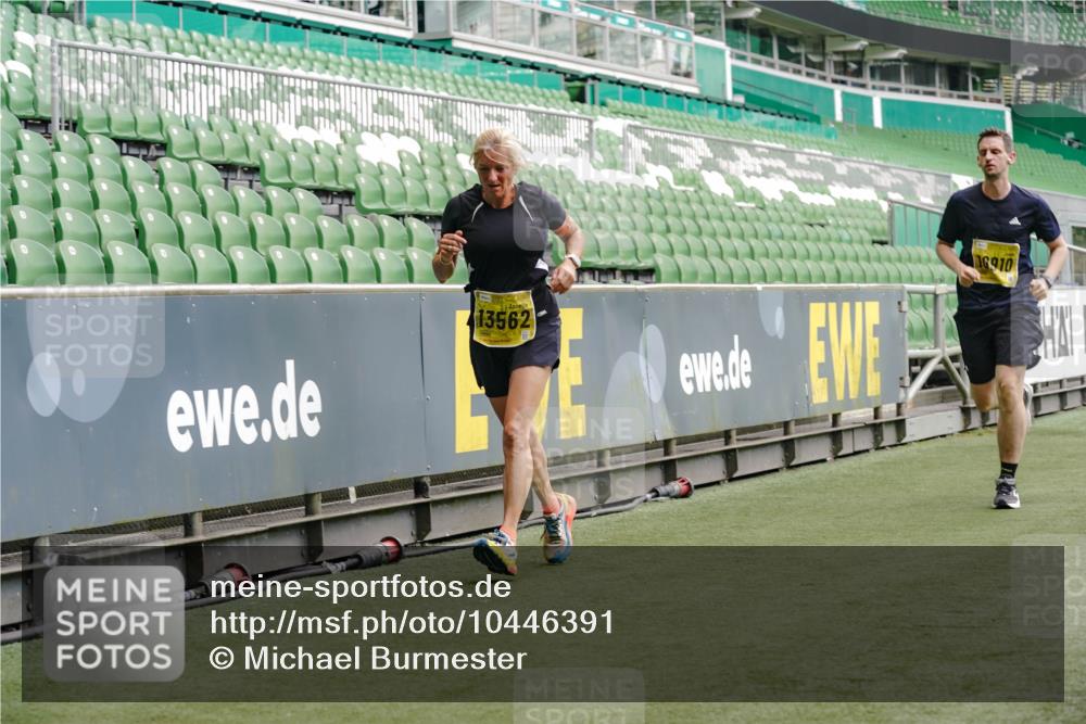 13.09.2026 - 21. swb-Marathon Bremen Michael Burmester http://msf.ph/oto/10446391 13.09.2026 10:29:34 Laufen im Stadion 10162, 10170, 10183, 10193, 10200, 10218, 10233, 10253, 10267, 10270, 10294, 10316, 10334, 10348, 10381, 10392, 10421, 10426, 10452, 10467, 10515, 10525, 10537, 10538, 10544, 10585, 10641, 10652, 10655, 10709, 10734, 10739, 10761, 10763, 10764, 10770, 10780, 10808, 10814, 10825, 10827, 10835, 10837, 10840, 10876, 10887, 10906, 10910, 10923, 10966, 10984, 10993, 11002, 11005, 11007, 11018, 11035, 11058, 11087, 11092, 11109, 11170 meine-sportfotos.de