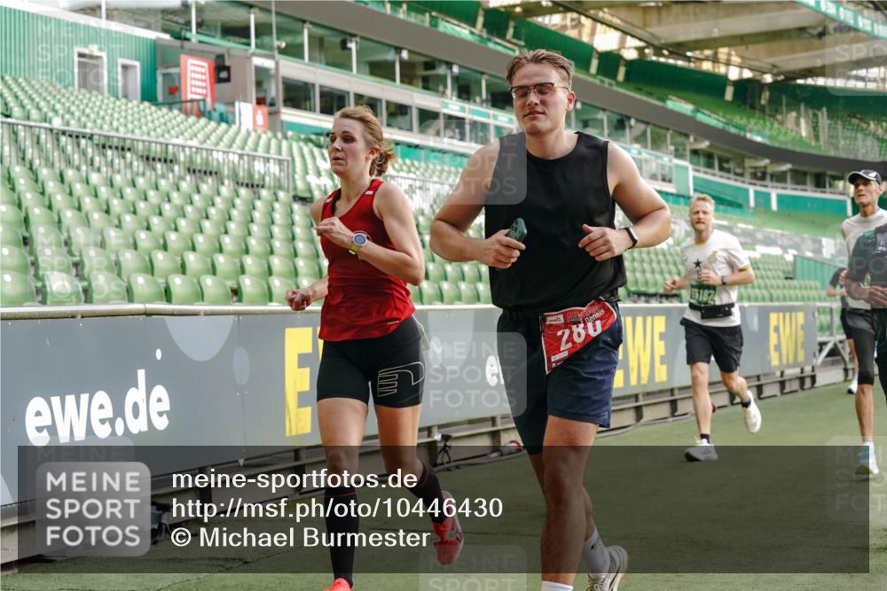 13.09.2026 - 21. swb-Marathon Bremen Michael Burmester http://msf.ph/oto/10446430 13.09.2026 12:46:34 Laufen im Stadion 195, 280, 474, 508, 538, 567, 604, 697, 788, 868, 1017, 1034, 1181, 1241, 1277, 1554, 1863, 2020, 2021, 2084, 2087, 2297, 2538, 2646, 2809, 2889, 3118, 3196, 3271, 3284, 3424, 3520, 4025, 4110, 4157, 4236, 4239, 4729, 4777, 4808, 5024, 5092, 5238, 5283, 5674, 5719, 5725, 5976, 6053, 6686, 6815, 6918, 7102, 7336, 7478, 7814, 7871, 8054, 8060, 8096, 8319, 8325, 8331, 8334, 8670, 8701, 8756, 8936, 8983, 9061, 9070, 9129, 9273, 9306, 9495, 9544, 9642, 9813, 9918, 13034, 439 meine-sportfotos.de