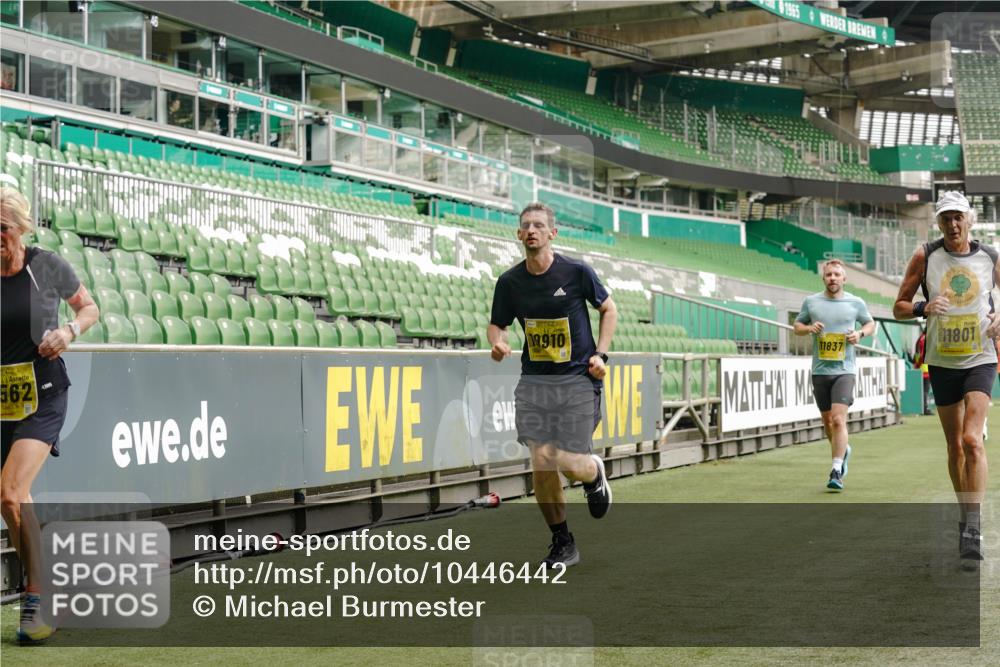 13.09.2026 - 21. swb-Marathon Bremen Michael Burmester http://msf.ph/oto/10446442 13.09.2026 10:29:35 Laufen im Stadion 10162, 10170, 10183, 10193, 10200, 10218, 10233, 10253, 10267, 10270, 10294, 10316, 10334, 10348, 10381, 10392, 10421, 10426, 10452, 10467, 10515, 10525, 10537, 10538, 10544, 10585, 10588, 10641, 10652, 10655, 10709, 10734, 10739, 10761, 10763, 10764, 10770, 10780, 10808, 10825, 10827, 10835, 10837, 10840, 10876, 10887, 10906, 10910, 10923, 10966, 10984, 10993, 11002, 11005, 11007, 11018, 11035, 11058, 11087, 11092, 11109, 11170 meine-sportfotos.de