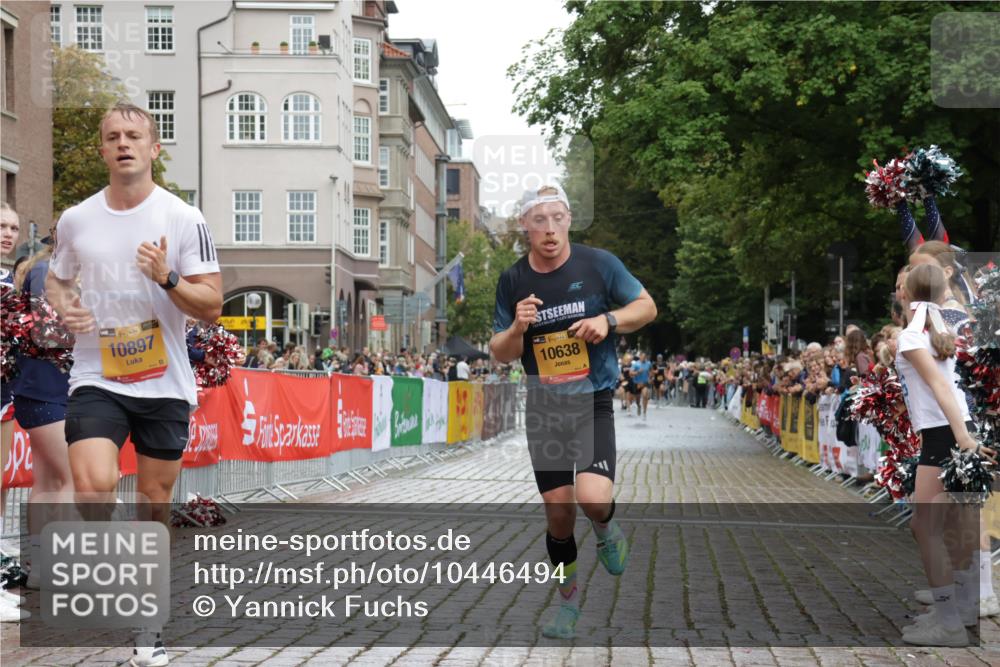 13.09.2026 - Kiel Lauf Yannick Fuchs http://msf.ph/oto/10446494 13.09.2026 12:17:27 Ziel 1166, 3643, 4325, 5522, 10684, 11287, 1641, 3365, 3971, 7833, 8057, 10638, 10897, 12448, 639, 3366, 6359, 6932, 7186, 9345, 12084, 12351, 12449, 12521, 3365, 3971, 7833 meine-sportfotos.de