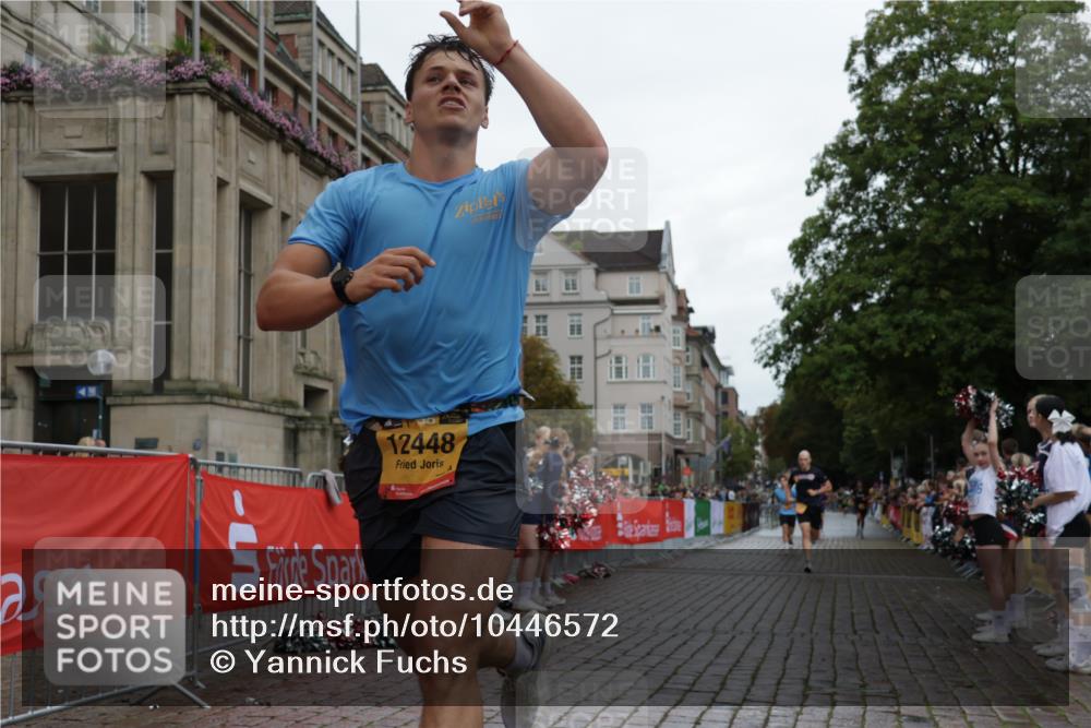 13.09.2026 - Kiel Lauf Yannick Fuchs http://msf.ph/oto/10446572 13.09.2026 12:17:40 Ziel 639, 3366, 6359, 6932, 7186, 9345, 12084, 12351, 12449, 12521, 1166, 3643, 4325, 5522, 10684, 11287, 12448, 8927, 9247, 1641, 8057, 10638, 10897 meine-sportfotos.de