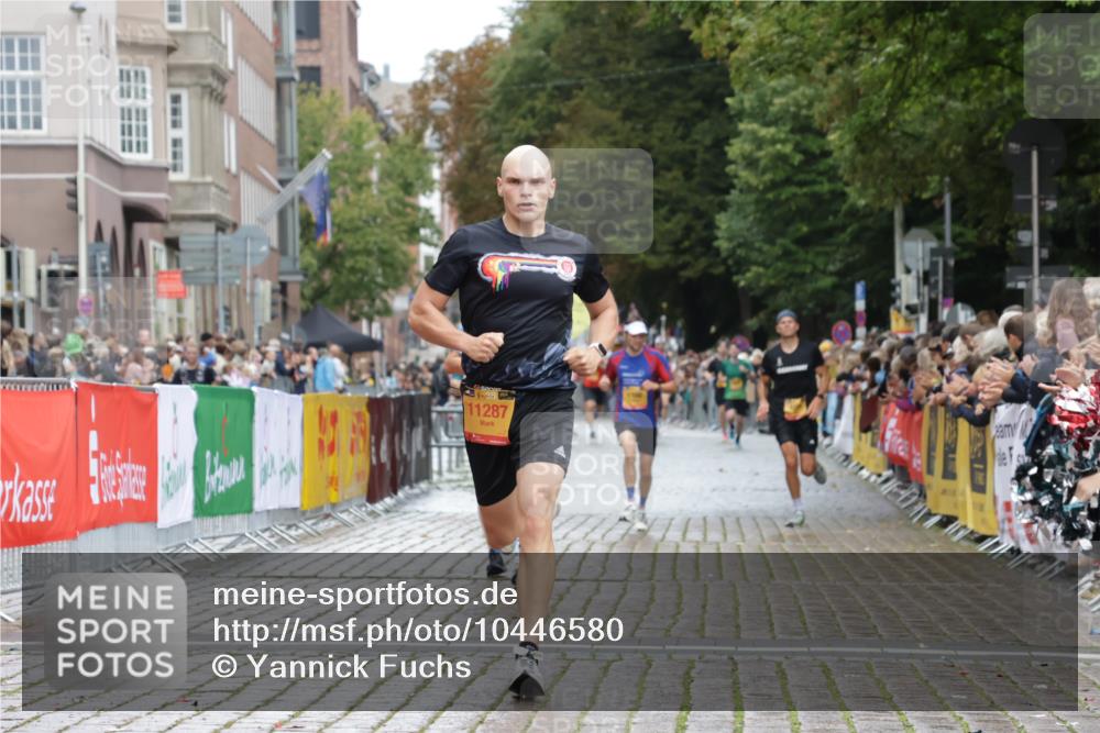 13.09.2026 - Kiel Lauf Yannick Fuchs http://msf.ph/oto/10446580 13.09.2026 12:17:41 Ziel 639, 3366, 6359, 6932, 7186, 9345, 12084, 12351, 12449, 12521, 1166, 3643, 4325, 5522, 10684, 11287, 12448, 8927, 9247, 1641, 8057, 10638, 10897 meine-sportfotos.de