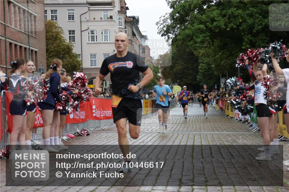 13.09.2026 - Kiel Lauf Yannick Fuchs http://msf.ph/oto/10446617 13.09.2026 12:17:43 Ziel 639, 3366, 6359, 6932, 7186, 9345, 12084, 12351, 12449, 12521, 1166, 3643, 4325, 5522, 10684, 11287, 12448, 8927, 9247, 1641, 10638, 10897 meine-sportfotos.de