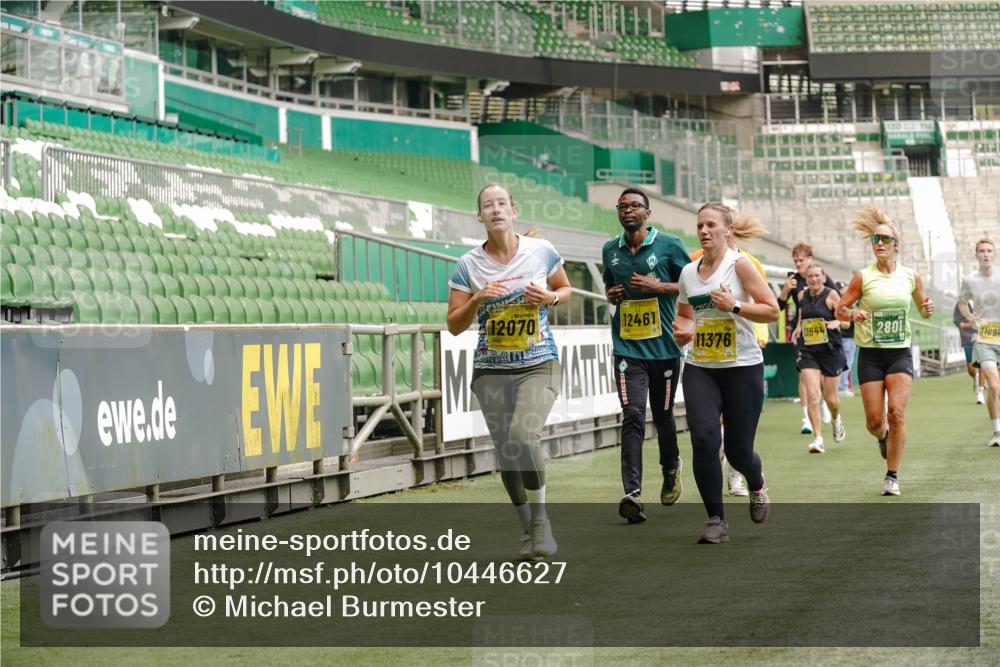 13.09.2026 - 21. swb-Marathon Bremen Michael Burmester http://msf.ph/oto/10446627 13.09.2026 10:29:40 Laufen im Stadion 10162, 10170, 10183, 10193, 10200, 10218, 10233, 10253, 10267, 10294, 10316, 10334, 10348, 10381, 10392, 10421, 10426, 10452, 10467, 10515, 10525, 10537, 10538, 10544, 10585, 10588, 10641, 10652, 10655, 10709, 10734, 10739, 10761, 10763, 10764, 10770, 10780, 10808, 10825, 10827, 10835, 10837, 10840, 10862, 10863, 10876, 10884, 10887, 10906, 10910, 10923, 10966, 10984, 10993, 11002, 11005, 11007, 11018, 11035, 11058, 11087, 11109, 11170 meine-sportfotos.de