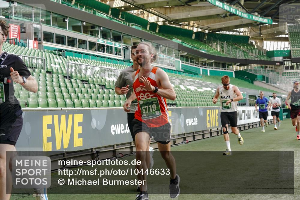 13.09.2026 - 21. swb-Marathon Bremen Michael Burmester http://msf.ph/oto/10446633 13.09.2026 12:46:39 Laufen im Stadion 195, 474, 508, 538, 567, 604, 621, 697, 788, 868, 1017, 1034, 1181, 1241, 1277, 1554, 1863, 2021, 2084, 2087, 2297, 2538, 2646, 2809, 2889, 3118, 3196, 3284, 3297, 3424, 3520, 4025, 4110, 4157, 4236, 4239, 4729, 4777, 4808, 5024, 5092, 5238, 5283, 5674, 5719, 5725, 5976, 6053, 6686, 6815, 6918, 7102, 7336, 7478, 7814, 7871, 8054, 8060, 8096, 8319, 8325, 8331, 8334, 8670, 8701, 8756, 8936, 8983, 9061, 9070, 9129, 9273, 9306, 9495, 9544, 9642, 9689, 9813, 9918, 13034, 439 meine-sportfotos.de