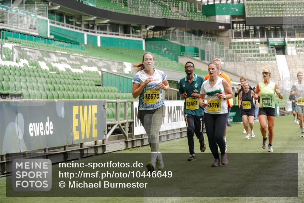 13.09.2026 - 21. swb-Marathon Bremen Michael Burmester http://msf.ph/oto/10446649 13.09.2026 10:29:40 Laufen im Stadion 10162, 10170, 10183, 10193, 10200, 10218, 10233, 10253, 10267, 10294, 10316, 10334, 10348, 10381, 10392, 10421, 10426, 10452, 10467, 10515, 10525, 10537, 10538, 10544, 10585, 10588, 10641, 10652, 10655, 10709, 10734, 10739, 10761, 10763, 10764, 10770, 10780, 10808, 10825, 10827, 10835, 10837, 10840, 10862, 10863, 10876, 10884, 10887, 10906, 10910, 10923, 10966, 10984, 10993, 11002, 11005, 11007, 11018, 11035, 11058, 11087, 11109, 11170 meine-sportfotos.de