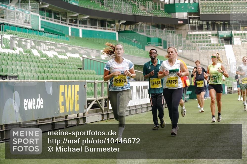 13.09.2026 - 21. swb-Marathon Bremen Michael Burmester http://msf.ph/oto/10446672 13.09.2026 10:29:40 Laufen im Stadion 10162, 10170, 10183, 10193, 10200, 10218, 10233, 10253, 10267, 10294, 10316, 10334, 10348, 10381, 10392, 10421, 10426, 10452, 10467, 10515, 10525, 10537, 10538, 10544, 10585, 10588, 10641, 10652, 10655, 10709, 10734, 10739, 10761, 10763, 10764, 10770, 10780, 10808, 10825, 10827, 10835, 10837, 10840, 10862, 10863, 10876, 10884, 10887, 10906, 10910, 10923, 10966, 10984, 10993, 11002, 11005, 11007, 11018, 11035, 11058, 11087, 11109, 11170 meine-sportfotos.de