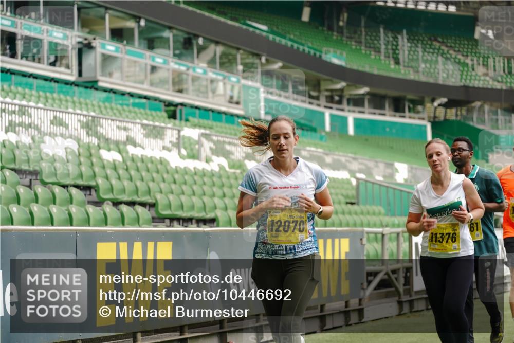 13.09.2026 - 21. swb-Marathon Bremen Michael Burmester http://msf.ph/oto/10446692 13.09.2026 10:29:42 Laufen im Stadion 10162, 10170, 10183, 10193, 10200, 10218, 10233, 10253, 10267, 10294, 10316, 10334, 10348, 10381, 10392, 10421, 10426, 10452, 10467, 10515, 10525, 10537, 10538, 10544, 10585, 10588, 10641, 10652, 10655, 10709, 10734, 10739, 10761, 10763, 10764, 10770, 10780, 10808, 10825, 10827, 10835, 10837, 10840, 10862, 10863, 10876, 10884, 10887, 10906, 10910, 10923, 10966, 10984, 10993, 11002, 11005, 11007, 11018, 11035, 11058, 11087, 11109, 11170 meine-sportfotos.de
