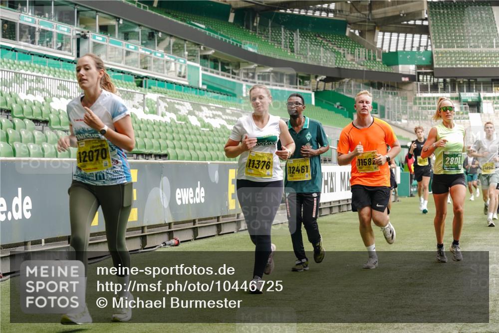 13.09.2026 - 21. swb-Marathon Bremen Michael Burmester http://msf.ph/oto/10446725 13.09.2026 10:29:43 Laufen im Stadion 10162, 10170, 10183, 10193, 10200, 10218, 10233, 10253, 10267, 10294, 10316, 10334, 10348, 10381, 10392, 10421, 10426, 10452, 10467, 10515, 10525, 10537, 10538, 10544, 10585, 10588, 10641, 10652, 10655, 10709, 10734, 10739, 10761, 10763, 10764, 10780, 10808, 10825, 10827, 10835, 10837, 10840, 10862, 10863, 10876, 10884, 10887, 10906, 10910, 10923, 10966, 10984, 10993, 11002, 11005, 11007, 11018, 11035, 11058, 11087, 11109, 11170 meine-sportfotos.de