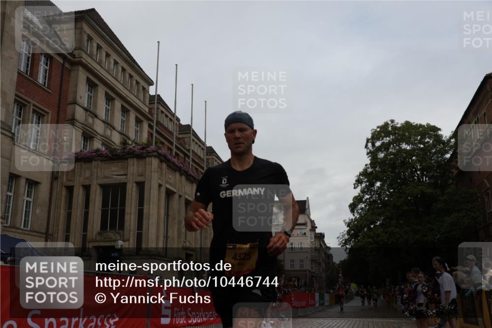 13.09.2026 - Kiel Lauf Yannick Fuchs http://msf.ph/oto/10446744 13.09.2026 12:17:53 Ziel 639, 6359, 6932, 9247, 9345, 12351, 1166, 3366, 3643, 4325, 5522, 7186, 10684, 11287, 12084, 12449, 12521, 1043, 3774, 4114, 7946, 8927, 3643, 5522, 11287, 12448 meine-sportfotos.de