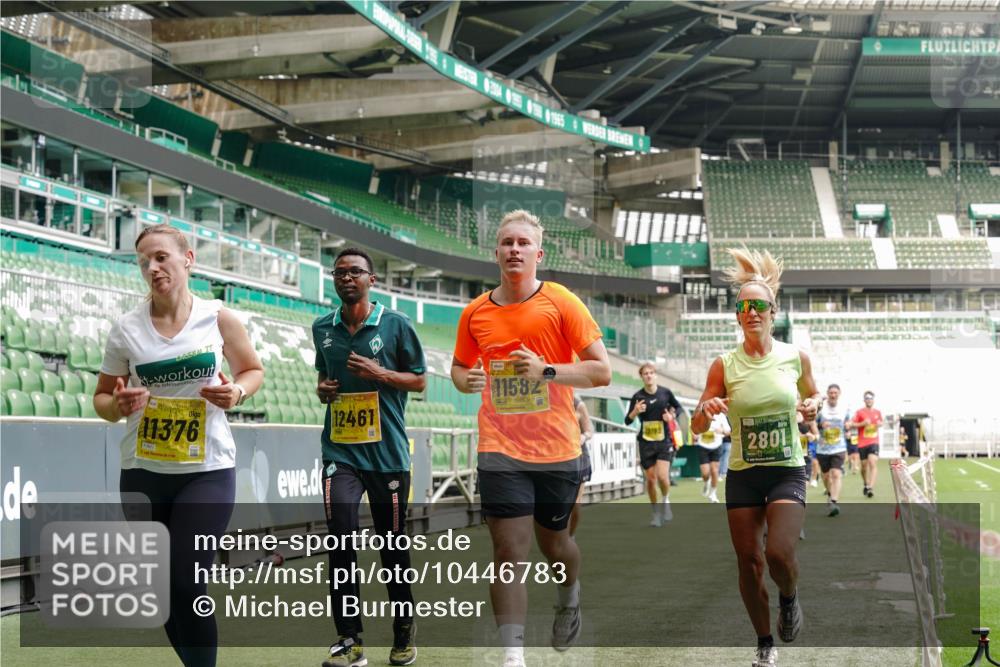 13.09.2026 - 21. swb-Marathon Bremen Michael Burmester http://msf.ph/oto/10446783 13.09.2026 10:29:44 Laufen im Stadion 10162, 10170, 10183, 10193, 10200, 10218, 10233, 10253, 10267, 10294, 10316, 10334, 10348, 10359, 10381, 10392, 10421, 10426, 10452, 10467, 10515, 10525, 10537, 10538, 10544, 10585, 10588, 10641, 10652, 10655, 10709, 10734, 10739, 10761, 10763, 10764, 10780, 10808, 10825, 10827, 10835, 10837, 10840, 10862, 10863, 10876, 10884, 10887, 10906, 10910, 10923, 10966, 10984, 10993, 11002, 11005, 11007, 11018, 11035, 11058, 11087, 11109, 11170 meine-sportfotos.de