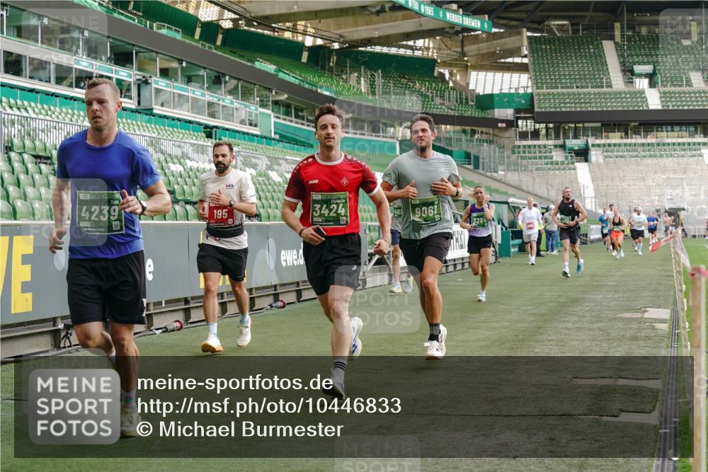 13.09.2026 - 21. swb-Marathon Bremen Michael Burmester http://msf.ph/oto/10446833 13.09.2026 12:46:45 Laufen im Stadion 195, 474, 538, 567, 604, 621, 697, 788, 868, 1017, 1034, 1181, 1241, 1277, 1554, 1863, 2021, 2084, 2087, 2266, 2297, 2538, 2646, 2809, 2889, 3118, 3196, 3284, 3297, 3424, 3520, 4025, 4110, 4157, 4236, 4239, 4729, 4777, 4808, 4992, 5024, 5238, 5283, 5674, 5719, 5725, 5976, 6053, 6686, 6784, 6815, 6918, 7102, 7336, 7478, 7814, 7871, 8054, 8060, 8096, 8319, 8325, 8331, 8334, 8670, 8701, 8756, 8936, 8983, 9061, 9070, 9273, 9306, 9495, 9544, 9642, 9689, 9813, 9918, 13034, 439 meine-sportfotos.de