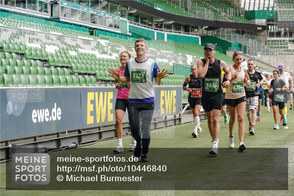 13.09.2026 - 21. swb-Marathon Bremen Michael Burmester http://msf.ph/oto/10446840 13.09.2026 13:08:22 Laufen im Stadion 132, 156, 489, 549, 551, 607, 625, 682, 716, 800, 808, 809, 834, 846, 884, 911, 922, 1025, 1124, 1150, 1173, 1189, 1210, 1285, 1289, 1322, 1364, 1369, 1387, 1395, 1398, 1532, 1559, 1600, 1688, 1831, 1841, 1854, 1871, 1880, 1899, 1926, 1938, 2003, 2041, 2070, 2215, 2219, 2229, 2243, 2283, 2318, 2366, 2380, 2405, 2413, 2429, 2440, 2441, 2467, 2492, 2565, 2611, 2635, 2692, 2699, 2721, 2727, 2731, 2755, 2782, 2802, 2818, 2823, 2831, 2841, 2866, 2897, 2911, 2930, 2941, 2949, 2960 meine-sportfotos.de