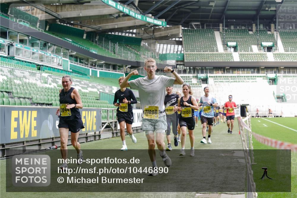 13.09.2026 - 21. swb-Marathon Bremen Michael Burmester http://msf.ph/oto/10446890 13.09.2026 10:29:47 Laufen im Stadion 10162, 10170, 10183, 10193, 10200, 10218, 10233, 10253, 10267, 10294, 10304, 10316, 10334, 10339, 10348, 10359, 10381, 10392, 10421, 10426, 10452, 10467, 10515, 10525, 10537, 10538, 10544, 10585, 10588, 10641, 10652, 10655, 10709, 10734, 10739, 10761, 10763, 10764, 10780, 10808, 10825, 10827, 10835, 10837, 10840, 10862, 10863, 10876, 10884, 10887, 10906, 10910, 10923, 10966, 10984, 10993, 11002, 11005, 11007, 11018, 11035, 11038, 11058, 11087, 11109, 11170 meine-sportfotos.de