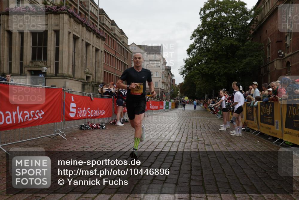 13.09.2026 - Kiel Lauf Yannick Fuchs http://msf.ph/oto/10446896 13.09.2026 12:18:05 Ziel 3774, 4114, 7946, 8927, 639, 3366, 6359, 6932, 7186, 9247, 9345, 12084, 12351, 12449, 12521, 447, 949, 1043, 3967, 1166, 4325, 10684 meine-sportfotos.de