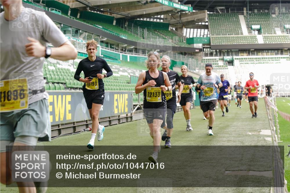 13.09.2026 - 21. swb-Marathon Bremen Michael Burmester http://msf.ph/oto/10447016 13.09.2026 10:29:49 Laufen im Stadion 10162, 10170, 10183, 10193, 10200, 10218, 10233, 10253, 10267, 10294, 10304, 10316, 10334, 10339, 10348, 10359, 10381, 10392, 10421, 10426, 10452, 10467, 10515, 10525, 10537, 10538, 10544, 10585, 10588, 10641, 10652, 10655, 10709, 10734, 10739, 10761, 10763, 10764, 10780, 10808, 10825, 10827, 10835, 10837, 10840, 10862, 10863, 10876, 10884, 10887, 10906, 10910, 10923, 10966, 10984, 10993, 11002, 11005, 11007, 11018, 11035, 11038, 11058, 11109, 11170 meine-sportfotos.de