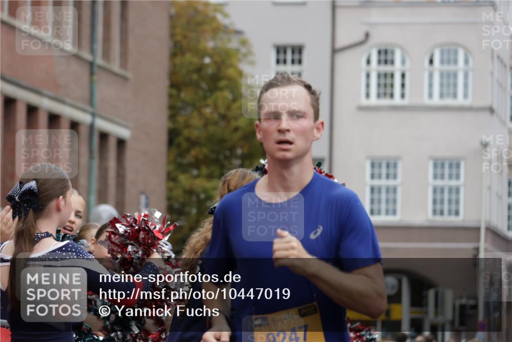 13.09.2026 - Kiel Lauf Yannick Fuchs http://msf.ph/oto/10447019 13.09.2026 12:18:13 Ziel 1043, 3774, 4114, 7946, 639, 6359, 6932, 7186, 8927, 9247, 9345, 12351, 447, 949, 1970, 3967, 6333, 3366, 7186, 12084, 12449, 12521 meine-sportfotos.de