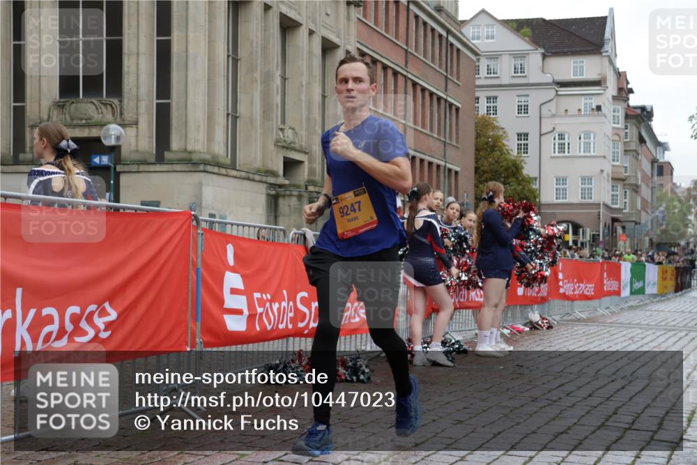 13.09.2026 - Kiel Lauf Yannick Fuchs http://msf.ph/oto/10447023 13.09.2026 12:18:14 Ziel 447, 1043, 3774, 4114, 7946, 639, 6359, 6932, 7186, 8927, 9247, 9345, 12351, 949, 1970, 3967, 6333, 3366, 7186, 12084, 12449, 12521 meine-sportfotos.de