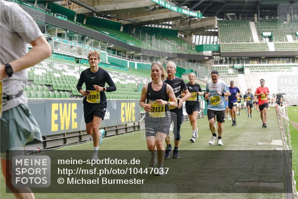 13.09.2026 - 21. swb-Marathon Bremen Michael Burmester http://msf.ph/oto/10447037 13.09.2026 10:29:49 Laufen im Stadion 10162, 10170, 10183, 10193, 10200, 10218, 10233, 10253, 10267, 10294, 10304, 10316, 10334, 10339, 10348, 10359, 10381, 10392, 10421, 10426, 10452, 10467, 10515, 10525, 10537, 10538, 10544, 10585, 10588, 10641, 10652, 10655, 10709, 10734, 10739, 10761, 10763, 10764, 10780, 10808, 10825, 10827, 10835, 10837, 10840, 10862, 10863, 10876, 10884, 10887, 10906, 10910, 10923, 10966, 10984, 10993, 11002, 11005, 11007, 11018, 11035, 11038, 11058, 11109, 11170 meine-sportfotos.de