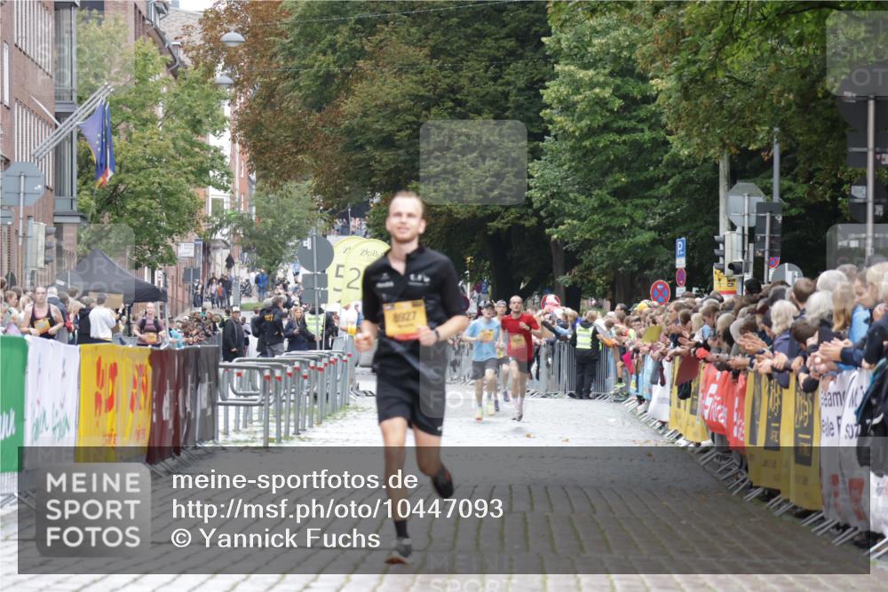 13.09.2026 - Kiel Lauf Yannick Fuchs http://msf.ph/oto/10447093 13.09.2026 12:18:18 Ziel 447, 949, 1043, 3774, 3967, 4114, 7946, 639, 3774, 6359, 6932, 7946, 8927, 9247, 9345, 12351, 1970, 6333, 8402, 639, 3366, 6359, 6932, 7186, 9345, 12351, 12449, 12521 meine-sportfotos.de