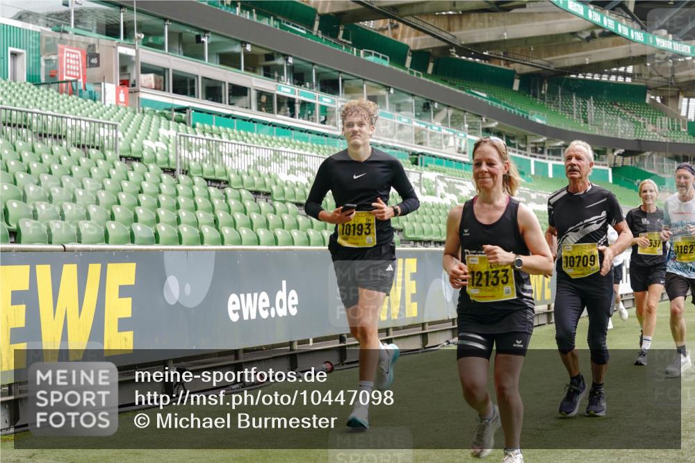13.09.2026 - 21. swb-Marathon Bremen Michael Burmester http://msf.ph/oto/10447098 13.09.2026 10:29:49 Laufen im Stadion 10162, 10170, 10183, 10193, 10200, 10218, 10233, 10253, 10267, 10294, 10304, 10316, 10334, 10339, 10348, 10359, 10381, 10392, 10421, 10426, 10452, 10467, 10515, 10525, 10537, 10538, 10544, 10585, 10588, 10641, 10652, 10655, 10709, 10734, 10739, 10761, 10763, 10764, 10780, 10808, 10825, 10827, 10835, 10837, 10840, 10862, 10863, 10876, 10884, 10887, 10906, 10910, 10923, 10966, 10984, 10993, 11002, 11005, 11007, 11018, 11035, 11038, 11058, 11109, 11170 meine-sportfotos.de