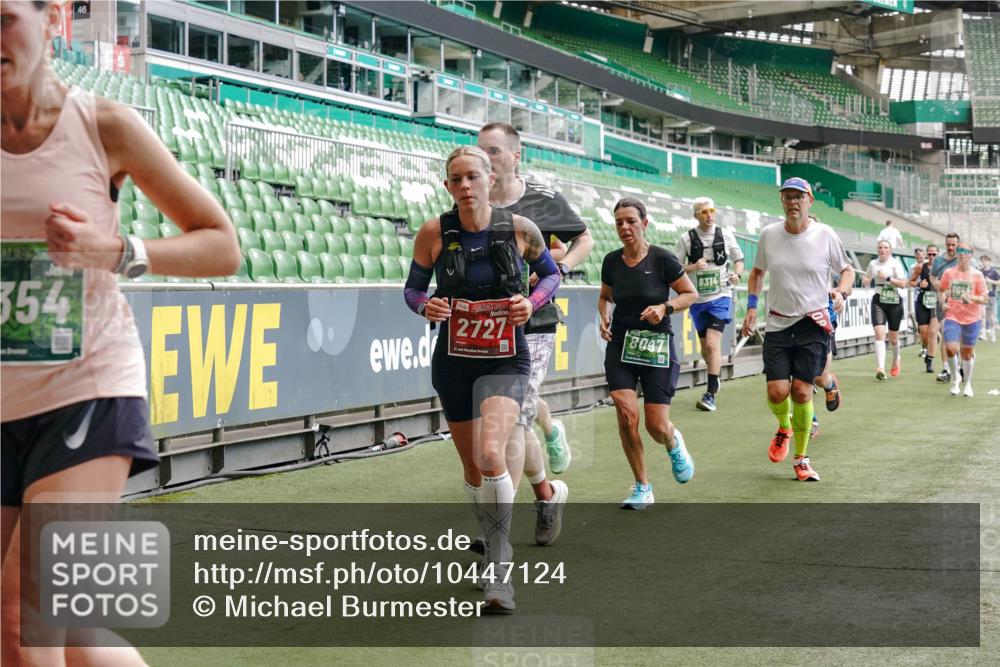 13.09.2026 - 21. swb-Marathon Bremen Michael Burmester http://msf.ph/oto/10447124 13.09.2026 13:08:27 Laufen im Stadion 132, 156, 489, 549, 551, 607, 625, 682, 716, 800, 808, 809, 813, 834, 846, 884, 911, 922, 1025, 1072, 1124, 1150, 1173, 1189, 1210, 1285, 1289, 1322, 1364, 1387, 1395, 1398, 1532, 1559, 1600, 1688, 1831, 1841, 1854, 1880, 1899, 1926, 1938, 2003, 2041, 2070, 2208, 2215, 2219, 2229, 2243, 2283, 2318, 2366, 2380, 2405, 2413, 2429, 2441, 2467, 2492, 2565, 2611, 2635, 2692, 2721, 2727, 2731, 2755, 2782, 2802, 2823, 2831, 2841, 2866, 2897, 2911, 2930, 2941, 2949, 2960, 3327 meine-sportfotos.de