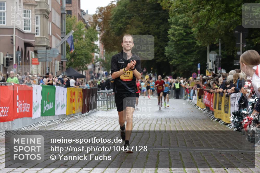 13.09.2026 - Kiel Lauf Yannick Fuchs http://msf.ph/oto/10447128 13.09.2026 12:18:21 Ziel 447, 949, 1043, 3967, 1043, 3774, 4114, 7946, 8927, 9247, 1970, 6333, 8402, 639, 6359, 6932, 7186, 9247, 9345, 12351 meine-sportfotos.de