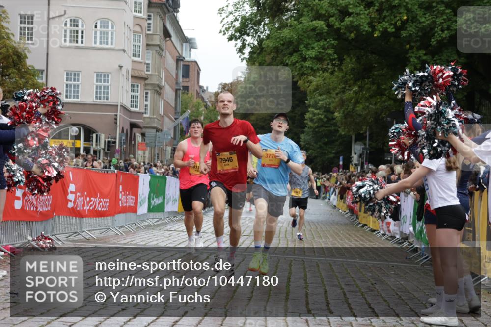 13.09.2026 - Kiel Lauf Yannick Fuchs http://msf.ph/oto/10447180 13.09.2026 12:18:31 Ziel 949, 1970, 6333, 8402, 447, 949, 1043, 3774, 3967, 4114, 7946, 8927, 1510, 1661, 11272, 12648, 12707, 9247 meine-sportfotos.de