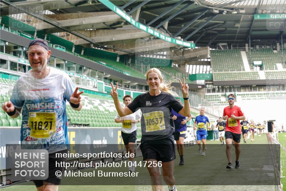 13.09.2026 - 21. swb-Marathon Bremen Michael Burmester http://msf.ph/oto/10447256 13.09.2026 10:29:52 Laufen im Stadion 10162, 10170, 10183, 10193, 10200, 10218, 10233, 10253, 10267, 10304, 10316, 10334, 10339, 10348, 10359, 10381, 10392, 10421, 10426, 10452, 10467, 10515, 10525, 10537, 10538, 10544, 10585, 10588, 10641, 10652, 10709, 10734, 10739, 10761, 10763, 10764, 10780, 10808, 10825, 10827, 10835, 10837, 10840, 10862, 10863, 10876, 10884, 10887, 10906, 10910, 10923, 10966, 10984, 10993, 11002, 11005, 11007, 11018, 11035, 11038, 11058, 11109 meine-sportfotos.de