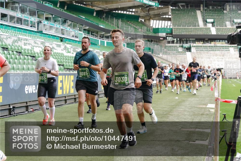 13.09.2026 - 21. swb-Marathon Bremen Michael Burmester http://msf.ph/oto/10447491 13.09.2026 13:08:32 Laufen im Stadion 132, 156, 383, 489, 549, 551, 563, 607, 625, 682, 800, 808, 809, 813, 834, 846, 884, 911, 1025, 1072, 1124, 1150, 1173, 1189, 1210, 1285, 1289, 1322, 1364, 1387, 1395, 1398, 1532, 1559, 1600, 1688, 1831, 1841, 1854, 1880, 1899, 1926, 2003, 2041, 2070, 2208, 2215, 2219, 2229, 2243, 2283, 2318, 2366, 2380, 2405, 2413, 2429, 2441, 2467, 2492, 2565, 2611, 2635, 2692, 2727, 2731, 2755, 2782, 2802, 2823, 2831, 2841, 2866, 2897, 2911, 2930, 2931, 2941, 2949, 2960, 3327, 3437 meine-sportfotos.de