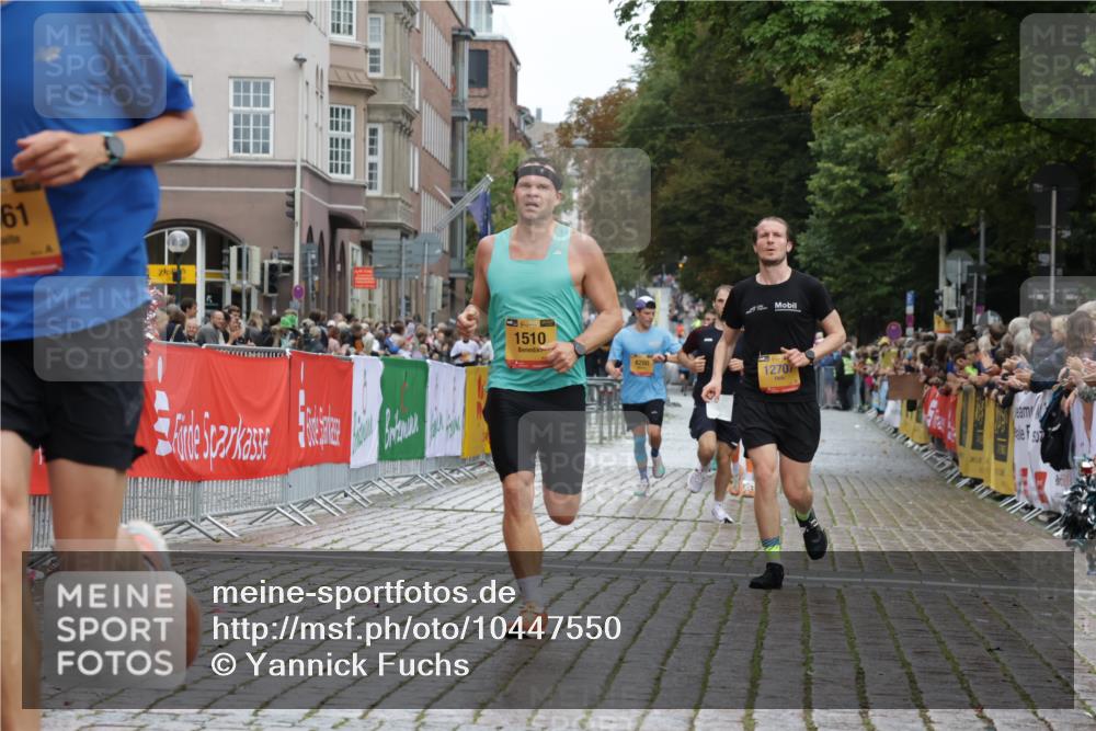 13.09.2026 - Kiel Lauf Yannick Fuchs http://msf.ph/oto/10447550 13.09.2026 12:19:11 Ziel 1492, 10209, 11240, 1510, 1661, 2960, 3884, 4280, 11272, 12648, 12707, 1553, 1856, 1868, 3637, 1970, 8402 meine-sportfotos.de