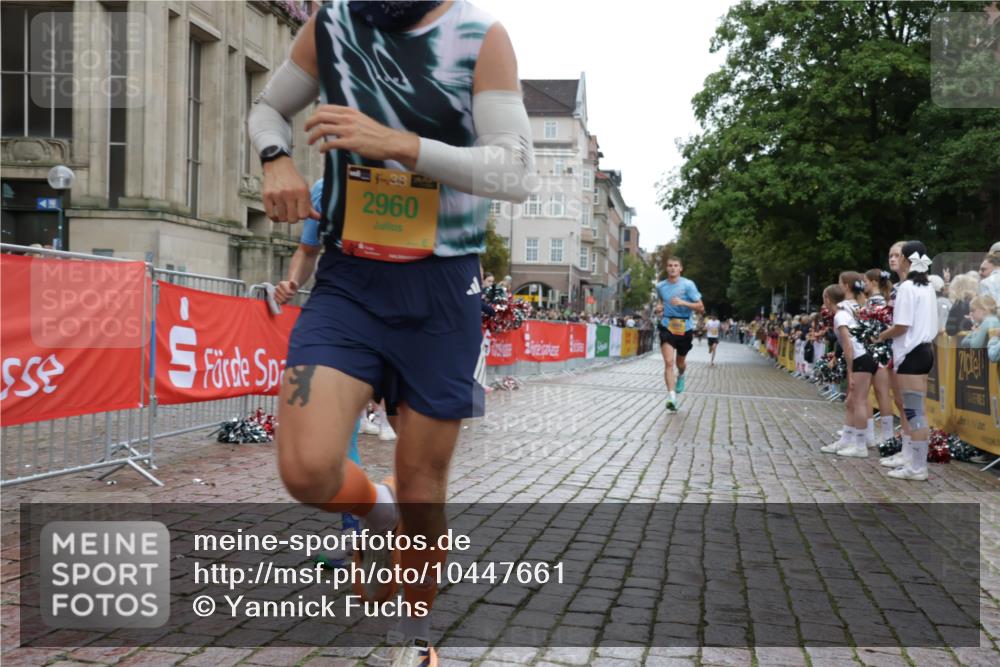 13.09.2026 - Kiel Lauf Yannick Fuchs http://msf.ph/oto/10447661 13.09.2026 12:19:19 Ziel 1856, 1868, 10209, 11240, 1492, 1510, 1661, 2960, 3884, 4280, 12648, 12707, 1553, 3637, 12772, 1661, 11272 meine-sportfotos.de