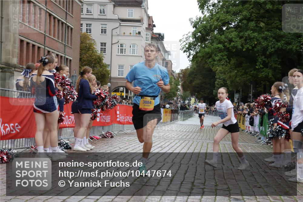 13.09.2026 - Kiel Lauf Yannick Fuchs http://msf.ph/oto/10447674 13.09.2026 12:19:20 Ziel 1856, 1868, 10209, 11240, 1492, 1510, 1661, 2960, 3884, 4280, 12648, 12707, 1553, 3637, 12772, 1510, 1661, 11272 meine-sportfotos.de