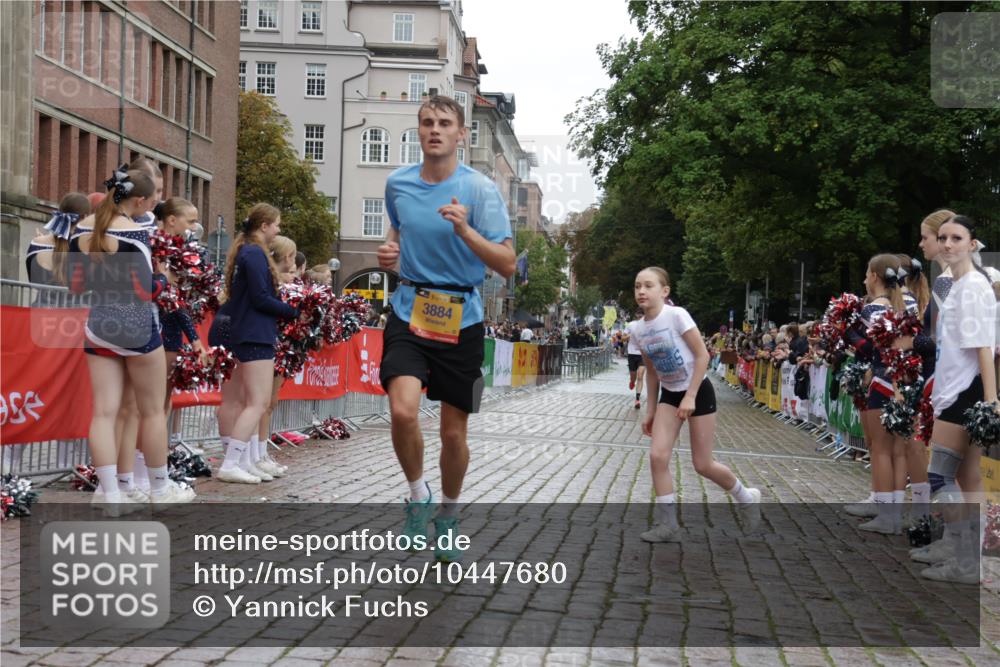 13.09.2026 - Kiel Lauf Yannick Fuchs http://msf.ph/oto/10447680 13.09.2026 12:19:21 Ziel 1856, 1868, 10209, 11240, 1492, 1510, 1661, 2960, 3884, 4280, 12648, 12707, 1553, 3637, 12772, 1510, 1661, 11272 meine-sportfotos.de