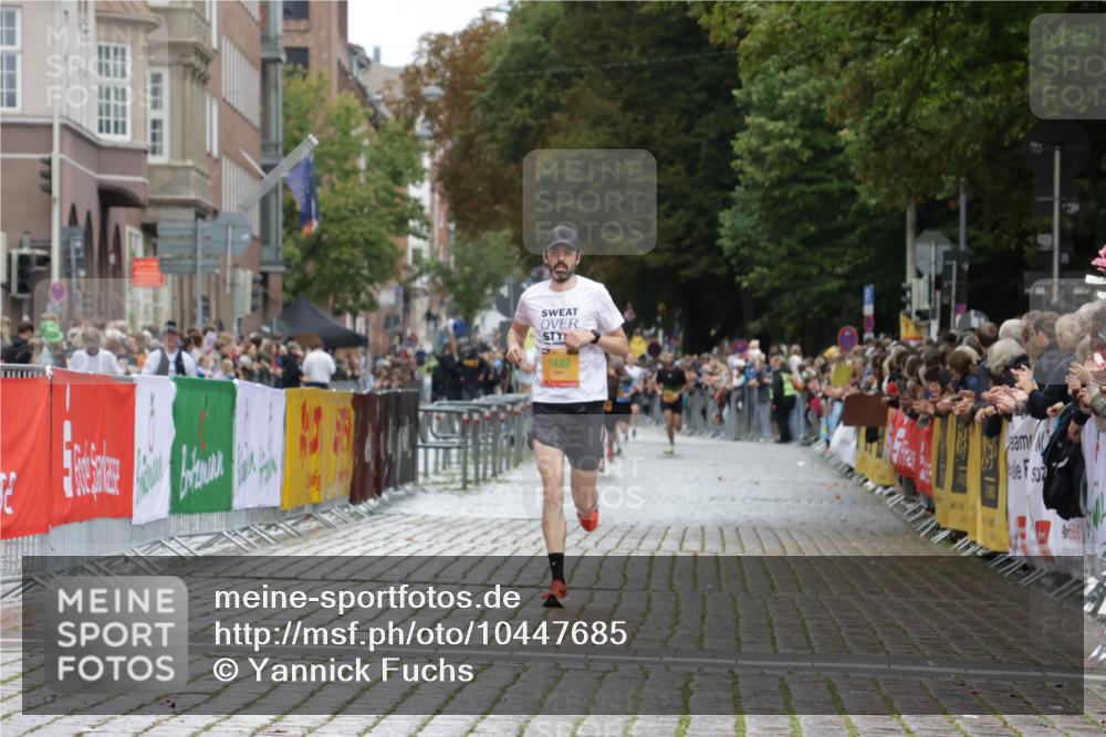 13.09.2026 - Kiel Lauf Yannick Fuchs http://msf.ph/oto/10447685 13.09.2026 12:19:23 Ziel 1553, 1856, 1868, 10209, 11240, 1492, 1510, 2960, 3884, 4280, 10209, 12648, 12707, 2890, 3637, 12772, 1510, 1661, 11272, 12648, 12707 meine-sportfotos.de