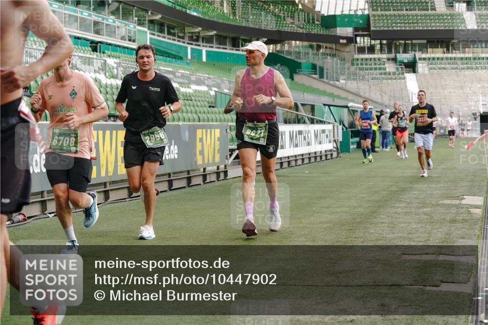 13.09.2026 - 21. swb-Marathon Bremen Michael Burmester http://msf.ph/oto/10447902 13.09.2026 12:47:16 Laufen im Stadion 195, 384, 538, 567, 604, 621, 697, 868, 1034, 1181, 1241, 1554, 2021, 2087, 2266, 2297, 2538, 2646, 2809, 2889, 2956, 3118, 3196, 3242, 3284, 3297, 3424, 3466, 3520, 3794, 4025, 4236, 4239, 4614, 4729, 4777, 4808, 4992, 5024, 5238, 5283, 5674, 5719, 5725, 5803, 5976, 6025, 6053, 6686, 6708, 6784, 6815, 7102, 7538, 7814, 7871, 8060, 8319, 8325, 8331, 8334, 8611, 8621, 8670, 8701, 8980, 8983, 9061, 9495, 9544, 9689, 9813, 9918, 13034 meine-sportfotos.de