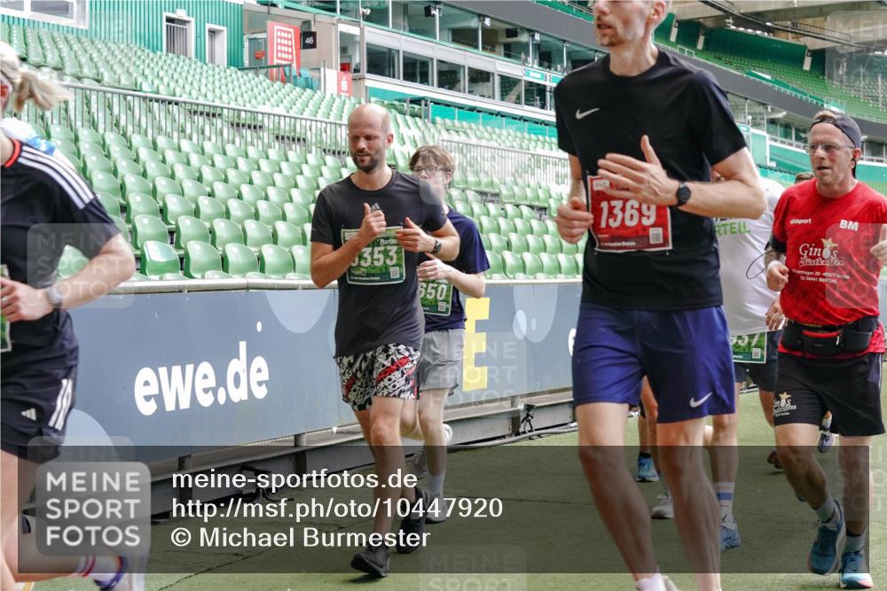 13.09.2026 - 21. swb-Marathon Bremen Michael Burmester http://msf.ph/oto/10447920 13.09.2026 13:08:40 Laufen im Stadion 132, 383, 489, 532, 549, 551, 563, 607, 625, 682, 800, 808, 809, 813, 846, 884, 911, 1025, 1072, 1124, 1150, 1173, 1189, 1210, 1285, 1289, 1322, 1364, 1387, 1395, 1398, 1532, 1559, 1600, 1688, 1831, 1841, 1854, 1880, 1899, 2003, 2041, 2070, 2208, 2215, 2229, 2243, 2283, 2366, 2380, 2405, 2413, 2429, 2441, 2467, 2492, 2565, 2611, 2635, 2692, 2727, 2731, 2755, 2782, 2802, 2823, 2831, 2841, 2866, 2897, 2930, 2931, 2941, 2949, 3327, 3437 meine-sportfotos.de