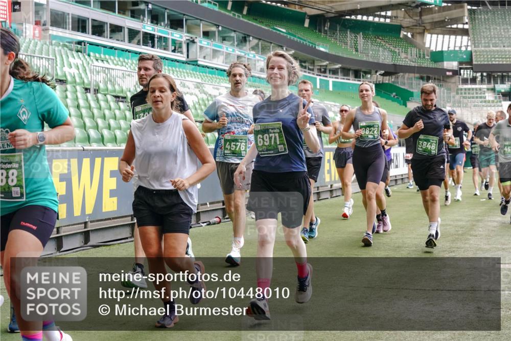 13.09.2026 - 21. swb-Marathon Bremen Michael Burmester http://msf.ph/oto/10448010 13.09.2026 13:08:42 Laufen im Stadion 383, 489, 532, 549, 551, 563, 607, 625, 682, 800, 808, 809, 813, 846, 884, 898, 911, 1025, 1072, 1124, 1150, 1173, 1189, 1210, 1285, 1289, 1322, 1364, 1387, 1395, 1398, 1532, 1559, 1600, 1688, 1831, 1841, 1854, 1880, 1899, 2003, 2041, 2070, 2208, 2215, 2229, 2243, 2283, 2366, 2380, 2405, 2413, 2429, 2441, 2467, 2492, 2565, 2611, 2635, 2692, 2727, 2731, 2755, 2782, 2802, 2823, 2831, 2841, 2866, 2897, 2930, 2931, 2941, 2949, 3327, 3437, 3707 meine-sportfotos.de