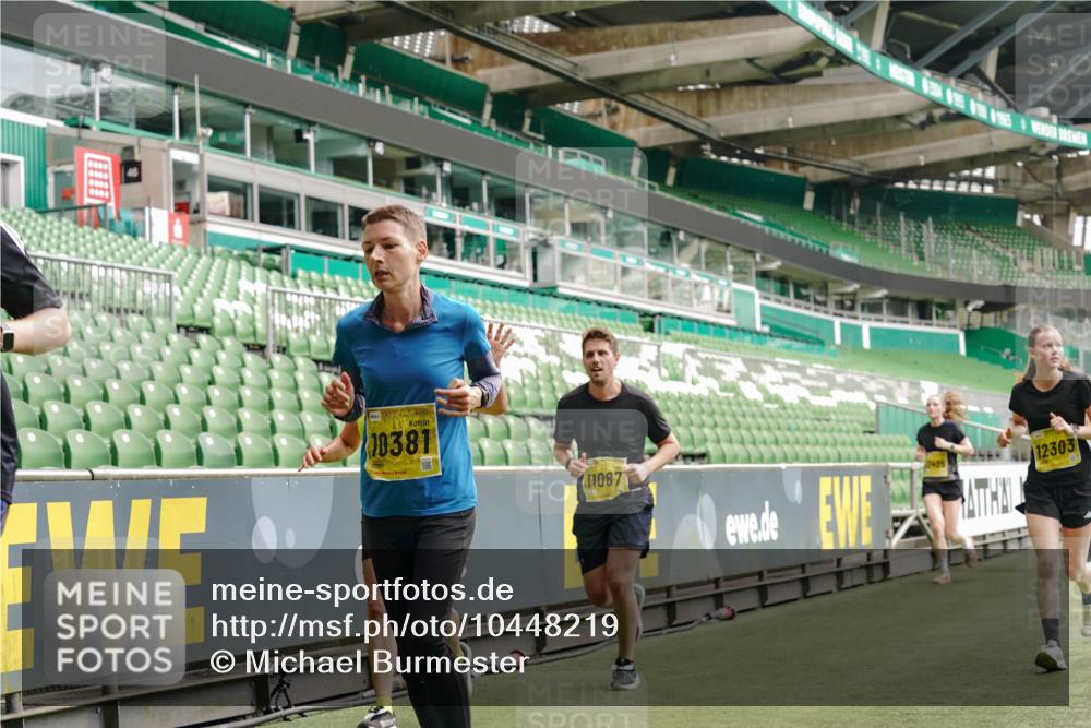 13.09.2026 - 21. swb-Marathon Bremen Michael Burmester http://msf.ph/oto/10448219 13.09.2026 10:30:12 Laufen im Stadion 10162, 10170, 10174, 10183, 10193, 10200, 10218, 10227, 10233, 10253, 10281, 10304, 10334, 10339, 10348, 10359, 10381, 10392, 10426, 10448, 10452, 10467, 10515, 10525, 10537, 10585, 10588, 10641, 10652, 10714, 10734, 10757, 10761, 10763, 10764, 10765, 10780, 10808, 10821, 10822, 10825, 10827, 10837, 10838, 10840, 10862, 10863, 10876, 10884, 10886, 10887, 10906, 10923, 10966, 10984, 11002, 11007, 11018, 11038, 11109 meine-sportfotos.de