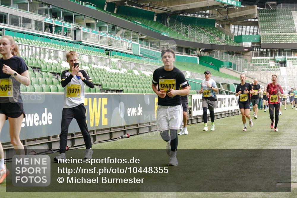 13.09.2026 - 21. swb-Marathon Bremen Michael Burmester http://msf.ph/oto/10448355 13.09.2026 10:30:17 Laufen im Stadion 10141, 10162, 10170, 10174, 10183, 10193, 10200, 10218, 10227, 10233, 10253, 10281, 10304, 10334, 10339, 10348, 10359, 10381, 10392, 10426, 10448, 10452, 10467, 10515, 10537, 10585, 10588, 10641, 10652, 10714, 10734, 10757, 10761, 10763, 10764, 10765, 10780, 10808, 10821, 10822, 10825, 10827, 10837, 10838, 10840, 10862, 10863, 10884, 10886, 10887, 10906, 10966, 10984, 11002, 11007, 11018, 11038, 11109, 11350, 11379 meine-sportfotos.de