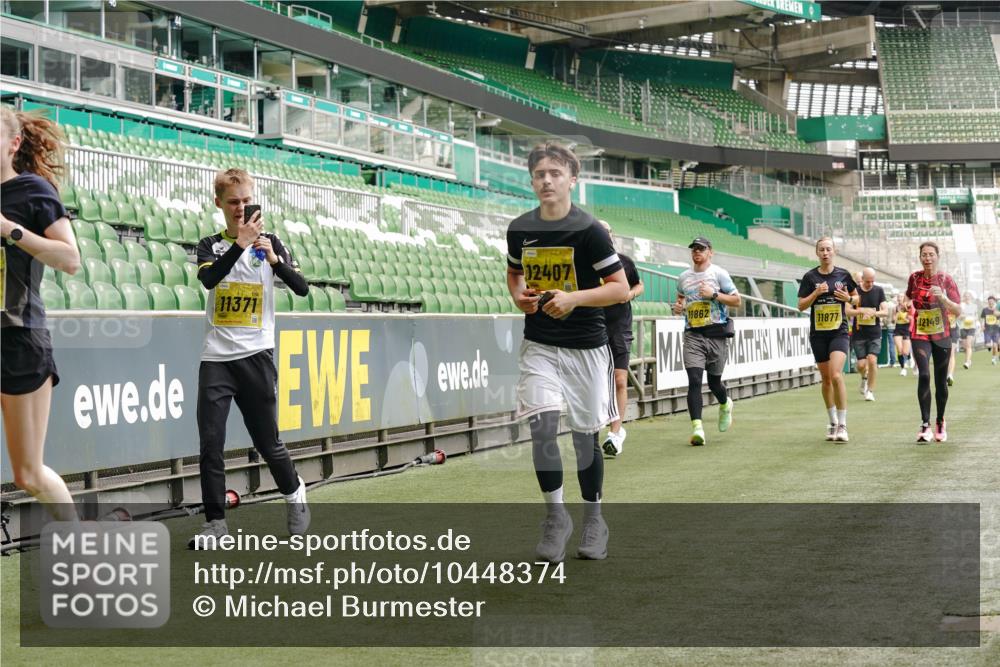 13.09.2026 - 21. swb-Marathon Bremen Michael Burmester http://msf.ph/oto/10448374 13.09.2026 10:30:17 Laufen im Stadion 10141, 10162, 10170, 10174, 10183, 10193, 10200, 10218, 10227, 10233, 10253, 10281, 10304, 10334, 10339, 10348, 10359, 10381, 10392, 10426, 10448, 10452, 10467, 10515, 10537, 10585, 10588, 10641, 10652, 10714, 10734, 10757, 10761, 10763, 10764, 10765, 10780, 10808, 10821, 10822, 10825, 10827, 10837, 10838, 10840, 10862, 10863, 10884, 10886, 10887, 10906, 10966, 10984, 11002, 11007, 11018, 11038, 11109, 11350, 11379 meine-sportfotos.de