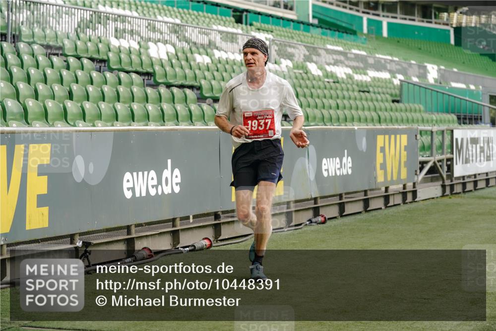 13.09.2026 - 21. swb-Marathon Bremen Michael Burmester http://msf.ph/oto/10448391 13.09.2026 12:47:39 Laufen im Stadion 382, 384, 538, 604, 621, 868, 889, 1554, 1872, 1925, 2021, 2087, 2266, 2538, 2646, 2809, 2844, 2956, 3110, 3118, 3127, 3196, 3242, 3284, 3297, 3424, 3466, 3520, 3794, 3910, 4025, 4236, 4239, 4614, 4712, 4729, 4777, 4808, 4992, 5024, 5238, 5283, 5674, 5725, 5803, 5976, 6025, 6053, 6058, 6686, 6708, 6784, 6815, 7102, 7399, 7538, 7803, 7814, 7871, 8060, 8334, 8611, 8621, 8701, 8706, 8877, 8973, 8980, 8981, 8983, 9010, 9061, 9429, 9544, 9689, 9813, 9918, 13034 meine-sportfotos.de
