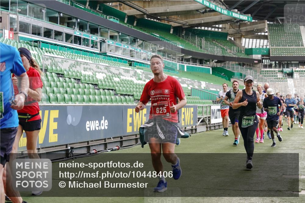 13.09.2026 - 21. swb-Marathon Bremen Michael Burmester http://msf.ph/oto/10448406 13.09.2026 13:08:50 Laufen im Stadion 383, 391, 489, 532, 549, 551, 563, 625, 682, 800, 808, 809, 813, 884, 898, 911, 1025, 1072, 1124, 1150, 1173, 1210, 1285, 1289, 1322, 1364, 1395, 1398, 1532, 1559, 1688, 1831, 1854, 1880, 1899, 2003, 2041, 2208, 2215, 2229, 2243, 2283, 2366, 2380, 2405, 2413, 2429, 2441, 2467, 2471, 2492, 2525, 2565, 2611, 2635, 2692, 2727, 2782, 2802, 2823, 2831, 2841, 2866, 2897, 2930, 2931, 2941, 2949, 3032, 3316, 3327, 3333, 3398, 3437, 3707, 109 meine-sportfotos.de
